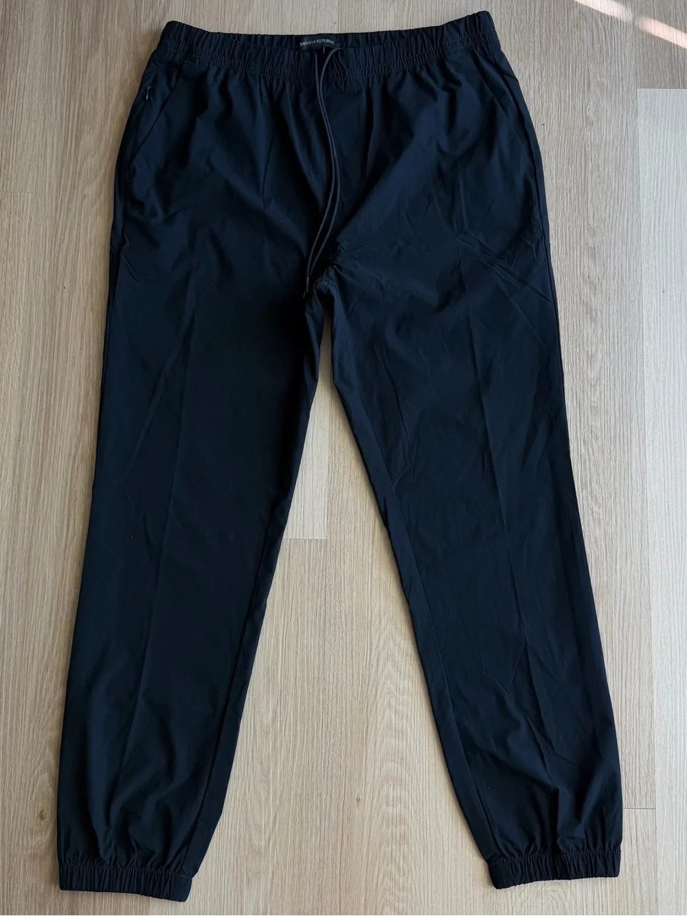 Banana Republic Nylon Pull-On jogger Men’sPants Size M